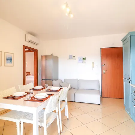 Casa A 300m Dal Mare - Aria Condizionata - Parcheggio Gratuito *