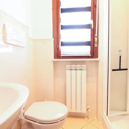 Casa A 300m Dal Mare - Aria Condizionata - Parcheggio Gratuito *