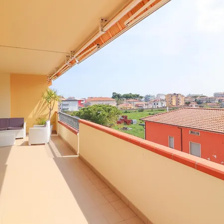 Casa A 500m Dal Mare - Aria Condizionata - Parcheggio Gratuito Lägenhet