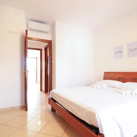Casa A 500m Dal Mare - Aria Condizionata - Parcheggio Gratuito Apartamento