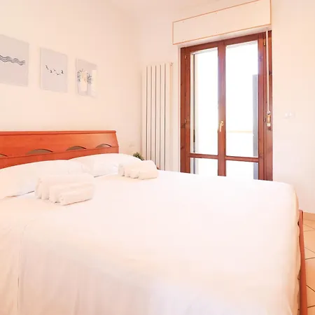 アパート Casa A 500m Dal Mare - Aria Condizionata - Parcheggio Gratuito アルバ・アドリアティカ